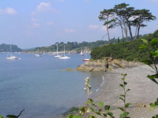 Approaching Porth Sawsen Beach