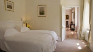 Interior twin-bedroom of Chatham, Bosloe, Mawnan Smith, Cornwall © Mike Henton Interior twin-bedroom of Chatham, Bosloe, Mawnan Smith, Cornwall © Mike Henton